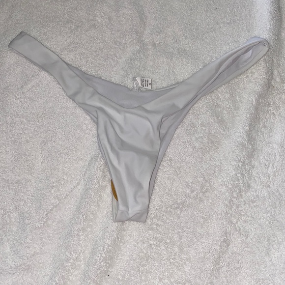 Other - Cheeky & low rise white bikini bottom